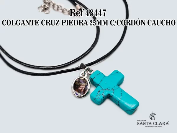 48447 COLGANTE CRUZ PIEDRA 25MM CON CORDÓN CAUCHO